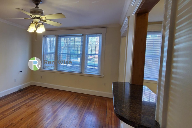 1 - SEPT 2026-Gorgeous Brighton 1 bed, H/HW inc. No Broker Fee! Apartments