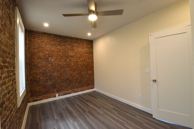 Call/text 602-317-9877 for a showing. - 9-1-26 / NO BROKER FEE / JUST LISTED RENOVATED 2BR WITH EXPOSED BRICK / LOOK AT PICS! Apartments