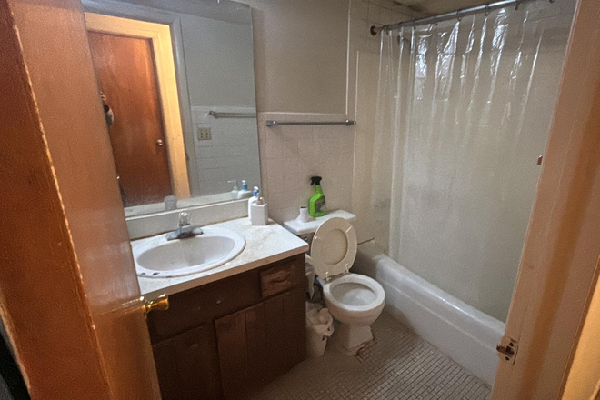 Bathroom - Beau Jardin Apartments