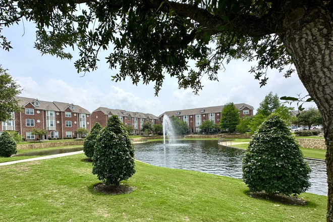 Lakeridge Townhomes Gate Community - 4 Bedroom Townhome for lease in Lakeridge, close to campus on bus route