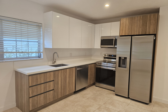 KITCHEN - 1 Room in RENOVATED unit with all FEMALE UM students. 5 min WALK to Campus. $1395 Apartments