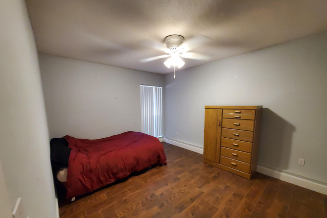 Bedroom - (2/2) Spring-Summer Sublease with one roommate (Male), furniture provided! $595/month Apartments