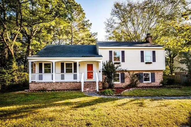 Front of the property - FURNISHED, large, comfortable house 23min from VCU, ideal for 4-5 students