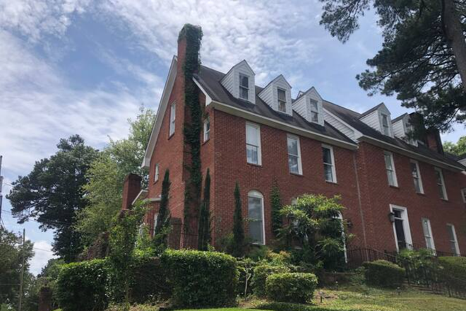 Outside View - Belhaven Townhouse on Oakwood St