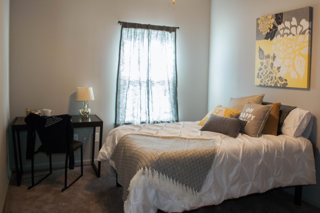 1 Bedroom - Student housing 1 min from campus! Apartments