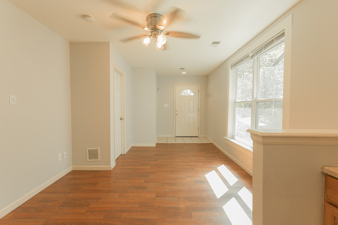 1611 9th Street Living Room - 1611 9th Street - 3 bed 1 bath Apartments