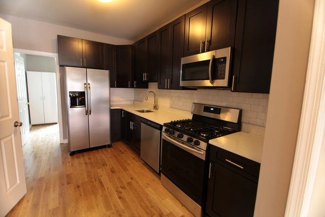 Kitchen - Updated House With Patio - 4 Bed 2 Bath