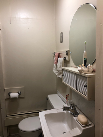 bathroom - Two bedroom apartment - Umass bus -  Amherst