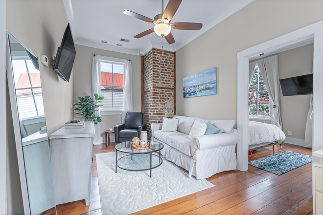Living Room - Beautiful 1 Bedroom Condo Walking Distance to MUSC