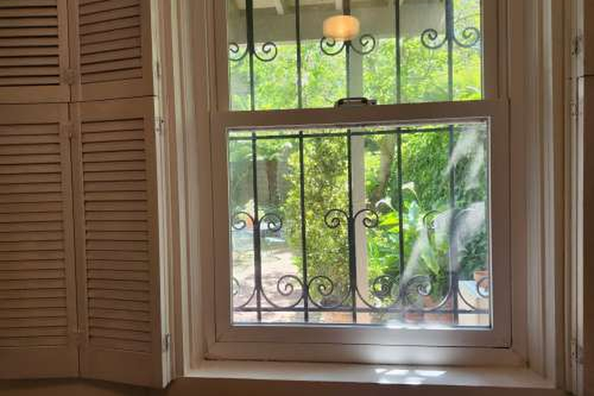 View To Garden - Presidio Heights Basement Studio/Efficiency For Rent