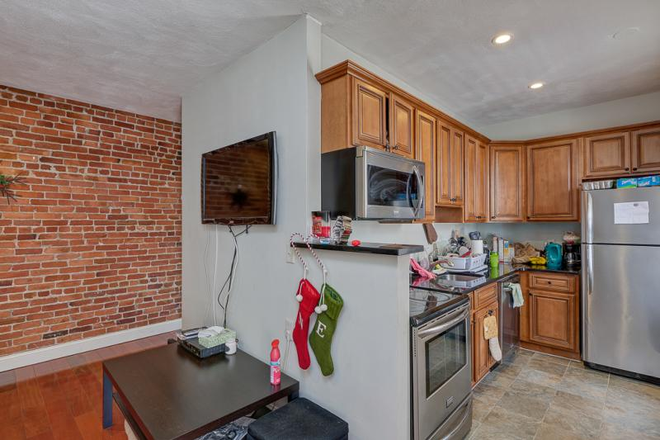 Call NOW for showings! 617-236-8600 - WESTLAND AVE - *75% OFF FEE* CHARMING 2BR/1BA CONDO W/ LNDRY IN BLDNG AVAIL *9/1/2026* IN SYMPHONY!