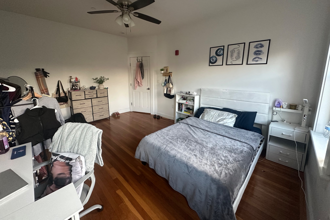 Bedroom - Saint Stephen Street Apartment Super Close To Campus