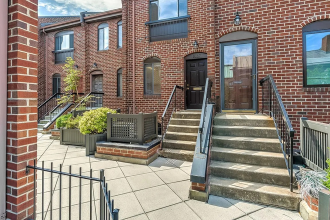 External View - Georgetown -  Papermill w Parking $3200