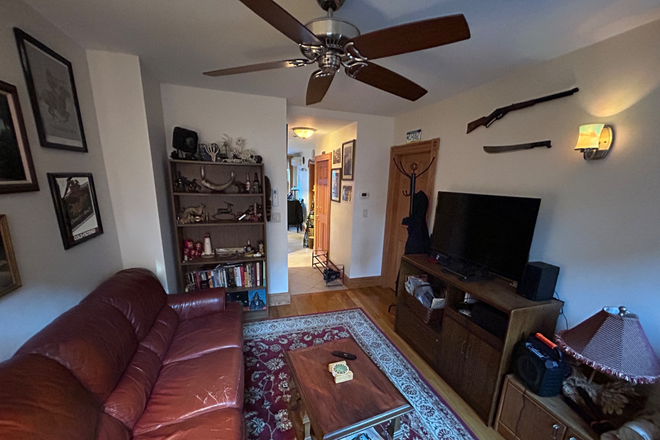 Living room. - BEACON HILL SUBLET Anytime between May 6th - Aug 29th Apartments