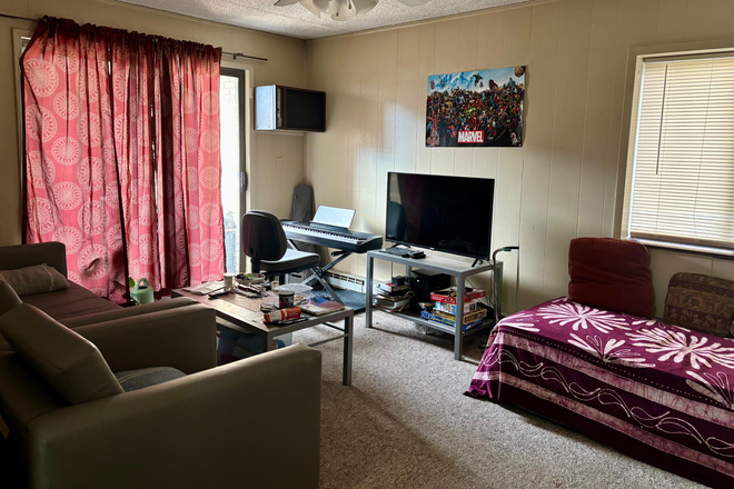 living room - Crestview North Apartments