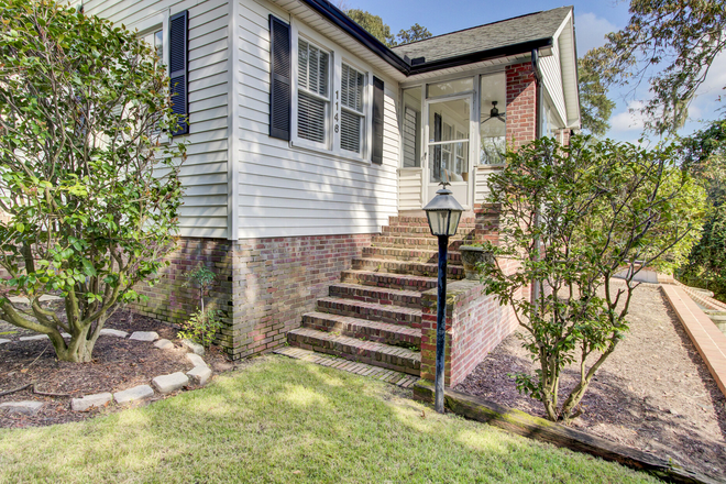 Side Entry - Park View in Park Circle House