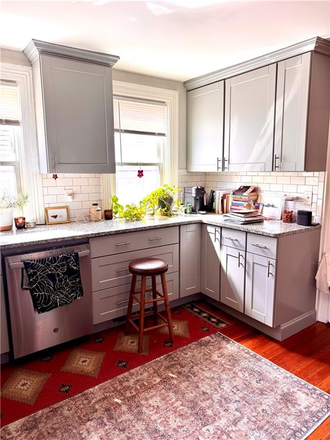 kitchen - Nicely 1 bedroom apartment in Fox Point/East Side. Located just a block away from Wickende