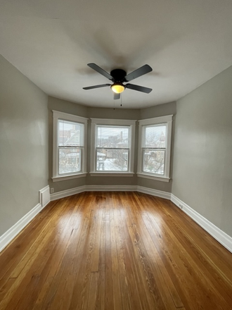 Living room or can be used as bedroom - Spacious 4bed/2bath duplex walking distance to Ludlow Street, UC Campus, and Good Samaritan Hospital Duplex