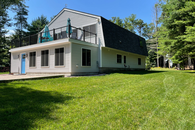Side view of the house. - 44 Mautucket Road South Kingstown, RI 02879 House