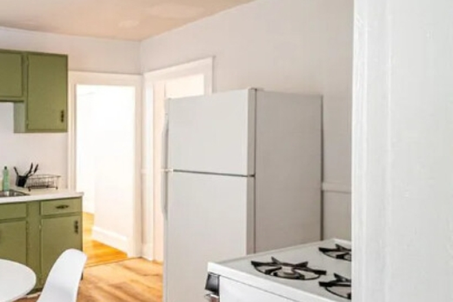 x - Perfect Student 3 Bed in Mission Hill | In-Unit Laundry | 9/1 Steal Apartments