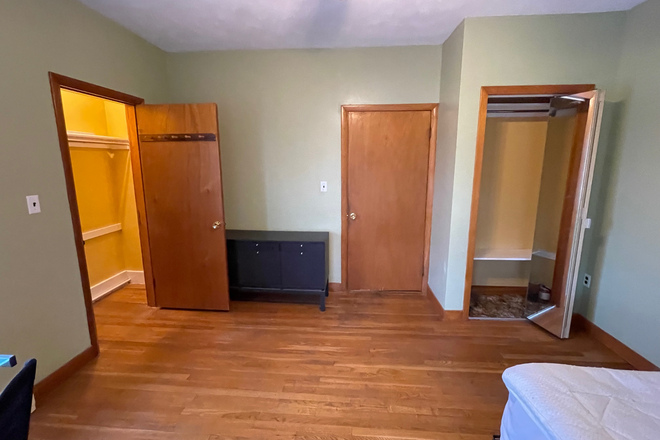 2F_A_3 2 closets - furnished clean rooms Porter Square 8-min walk parking House