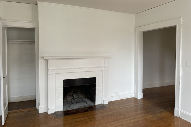 Call NOW for showings! 617-236-8600 - GARDEN ST - CHARMING 1BR/1BA IN HARVARD SQ W/ OFFICE, H&HW INC, LNDRY IN BLDNG AVAIL *9/1/2025* Condo