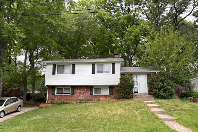 Front yard - Bright College Park Rooms Near UMD—From $600, Incl. Utilities, HS Fios & Free Storage House