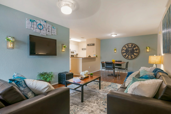 Display main room - College Station Apartments