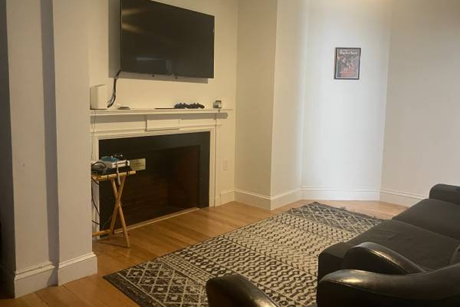 Living Room - $5,950 / 3br - 3 or 4 Person Apartment at 91 Westland Ave (Near Northeastern, Berklee)