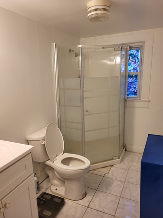 Bathroom - duplex within walking distance to Duke Duplex