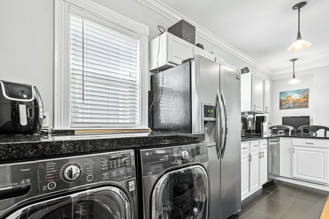 Call NOW for showings! 617-236-8600 - COLUMBIA ROAD - STUNNING DORCHESTER 3 BED W/ LAUNDRY IN THE UNIT! *AVAIL 9/01/2025* Apartments