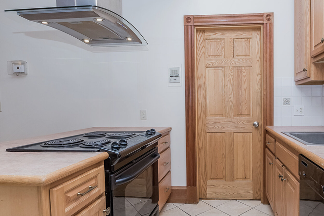 Call NOW for showings! 617-236-8550 - MYRTLE ST - MINUTES TO CLASS! LRG MODERN 2BR/1BA AVAIL *9/1/2026* W/ LNDRY IN BLDNG, H&HW, DW INC! Apartments
