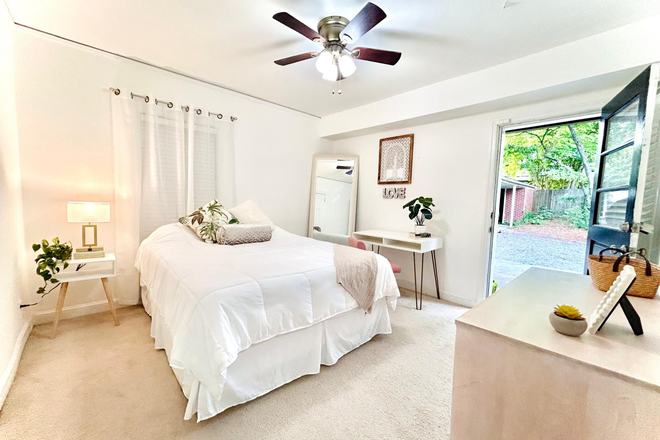 Bedroom - Cozy Room - Prime Location N. Decatur Rd House