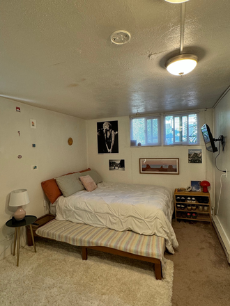 Queen Bed with TV - Casa Bonita House