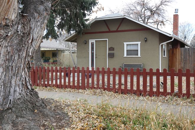Front Yard - Urban Sanctuary: Comfy Home for Family, Students, or Live/Work flexibility