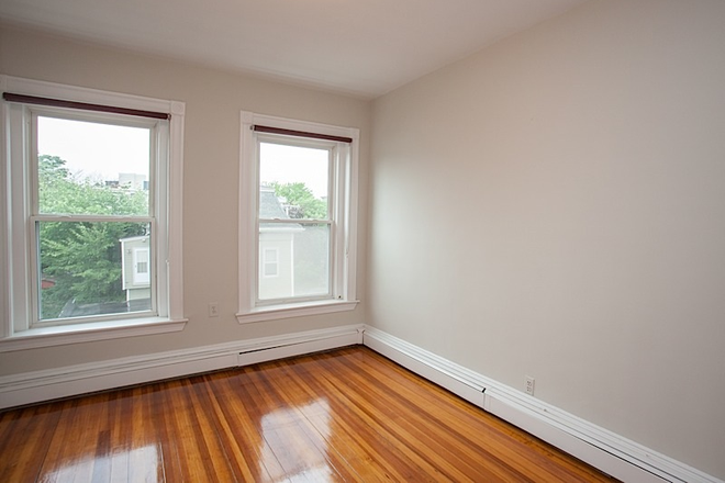 Call NOW for showings! 617-236-8550 - HARVARD ST - *NO FEE* MODERN 4BR/1BA IN THE PORT AVAIL *9/1/2026* W/ LNDRY IN BLDNG, EIK, PORCH, DW! Apartments