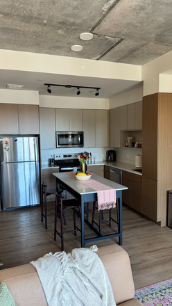 Kitchen - Hub Lease Takeover Apartments