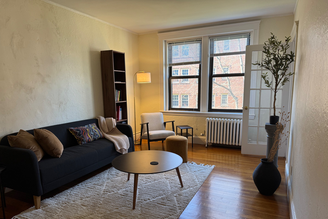 Living room - Furnished 1B/1B HUH Sublet May through August Apartments