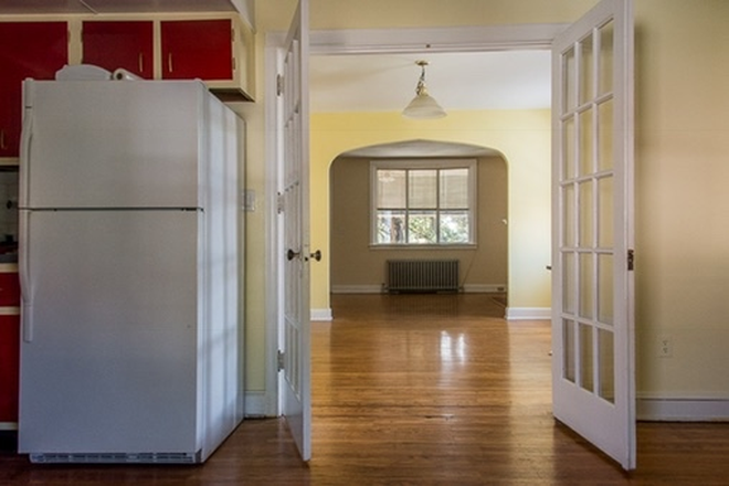 First floor - Renovated townhouse walking distance to Bayview