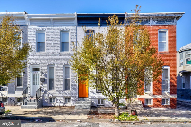 Outside Front Entrance view - Move-in ready! Renovated 3BR/3BA furnished apartment with easy campus access—ideal for grad students