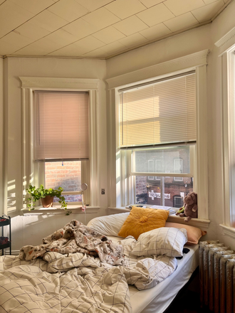 Bedroom (furnished) - 2026 Summer Semester Room Rental!