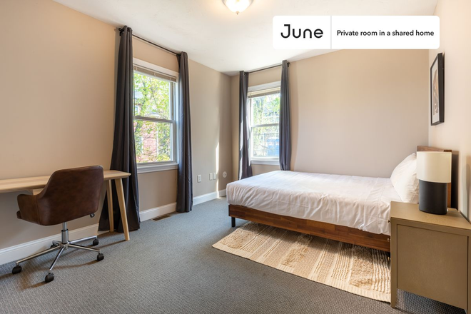  - Private bedroom in 4 bed/2 bath Home