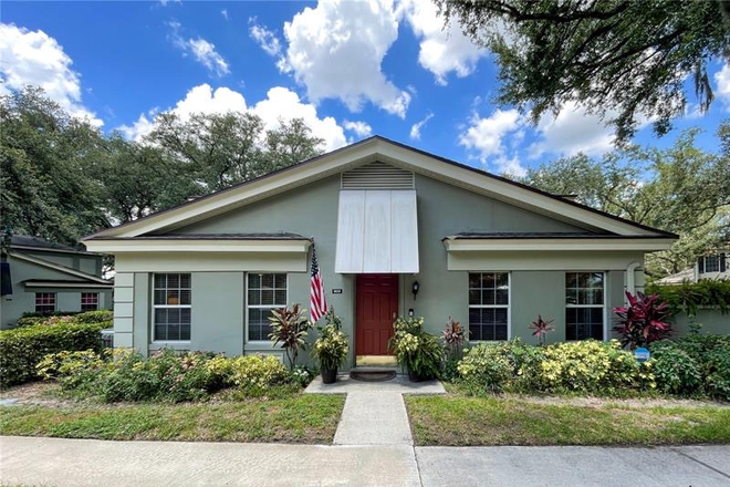 Front Door - Private Bedroom for Female USF Student – $800/month (Temple Terrace)