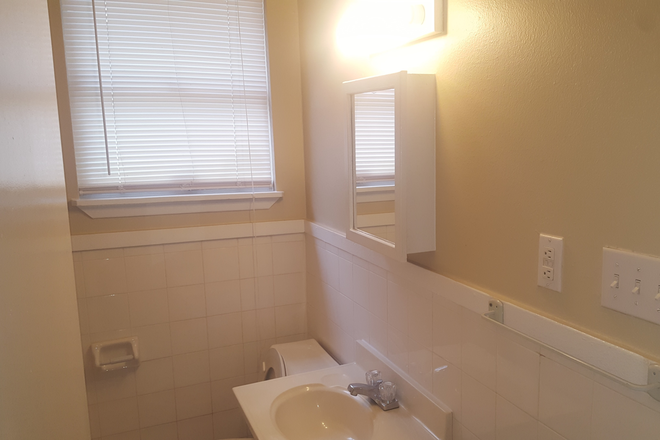 A QUIET SPOT - DON'T MISS OUT-WASHER AND DRYER INCLUDED! Apartments