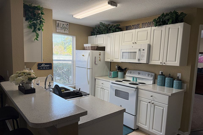 Kitchen Message me for more photos - Boardwalk at Alafaya Trail