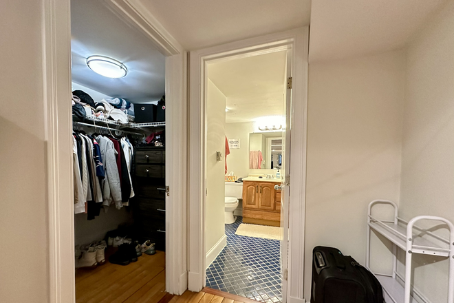 . - SPACIOUS 4 BEDROOM 2 BATHROOM FOR 9/1/25 Triplex