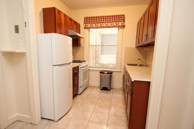 Kitchen - $800 / 1BR in 3BR Apt – Share with NYU Grad Student & Alumnus at a nice community