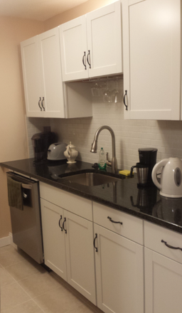 ... - MODERN 3 BED W/PARKING FOR RENT AND IN-UNIT LAUNDRY Condo