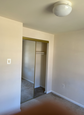 bedroom1 - A bedroom out of three in the main level next CAMPUS, lease for Spring Semester and summer House