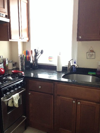 Call NOW for showings! 617-236-8600 - ALLSTON ST - HIGH QUALITY TOP FLR 2BR/1BA CORNER UNIT FOR *9/1/2025* W/ H&HW INC, LNDRY IN BLDNG! Condo